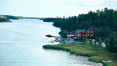 Schwedisches Haus am Wasser